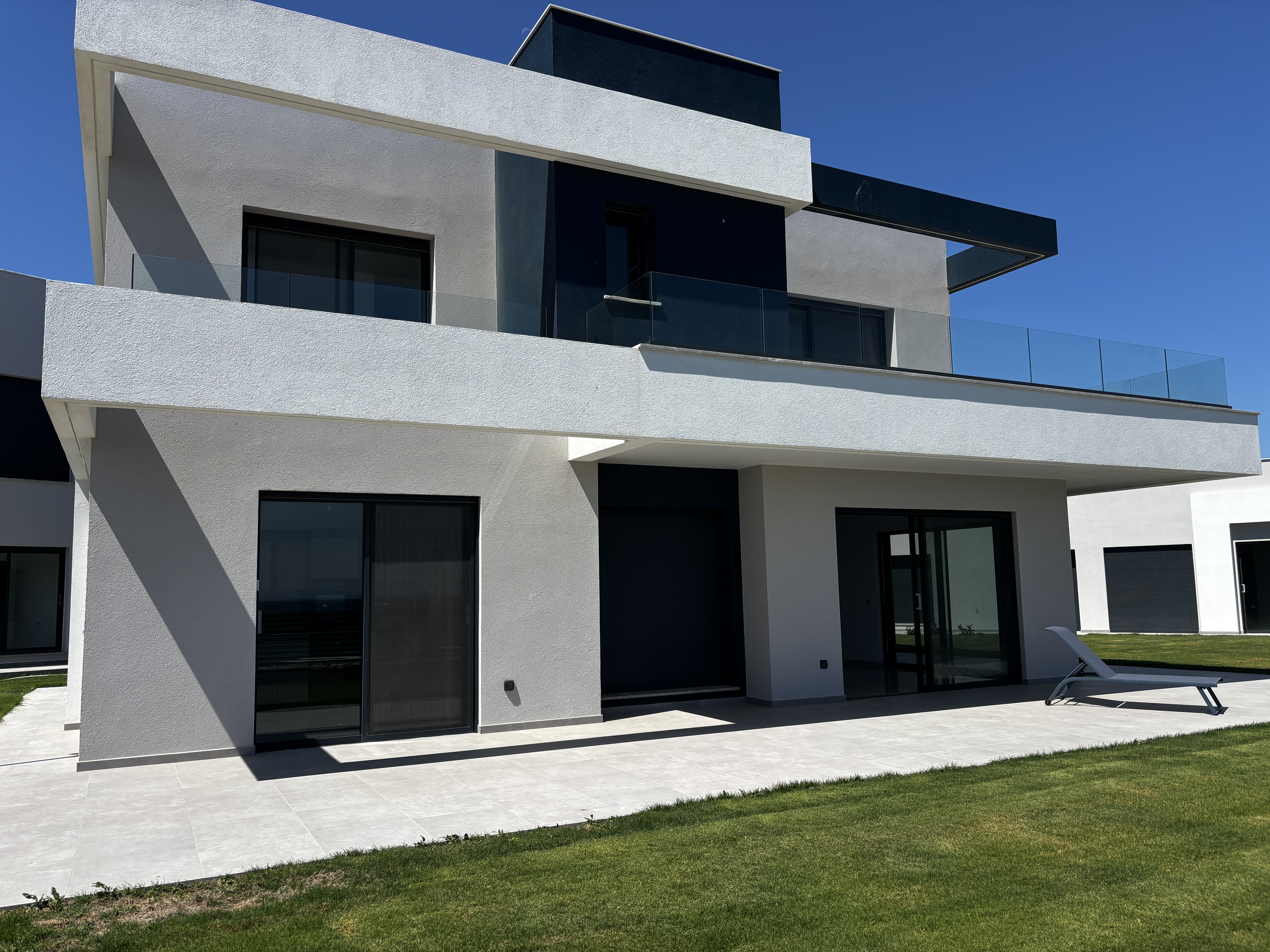 Transform Your Sea Front Vision into Reality with Alalina Construction