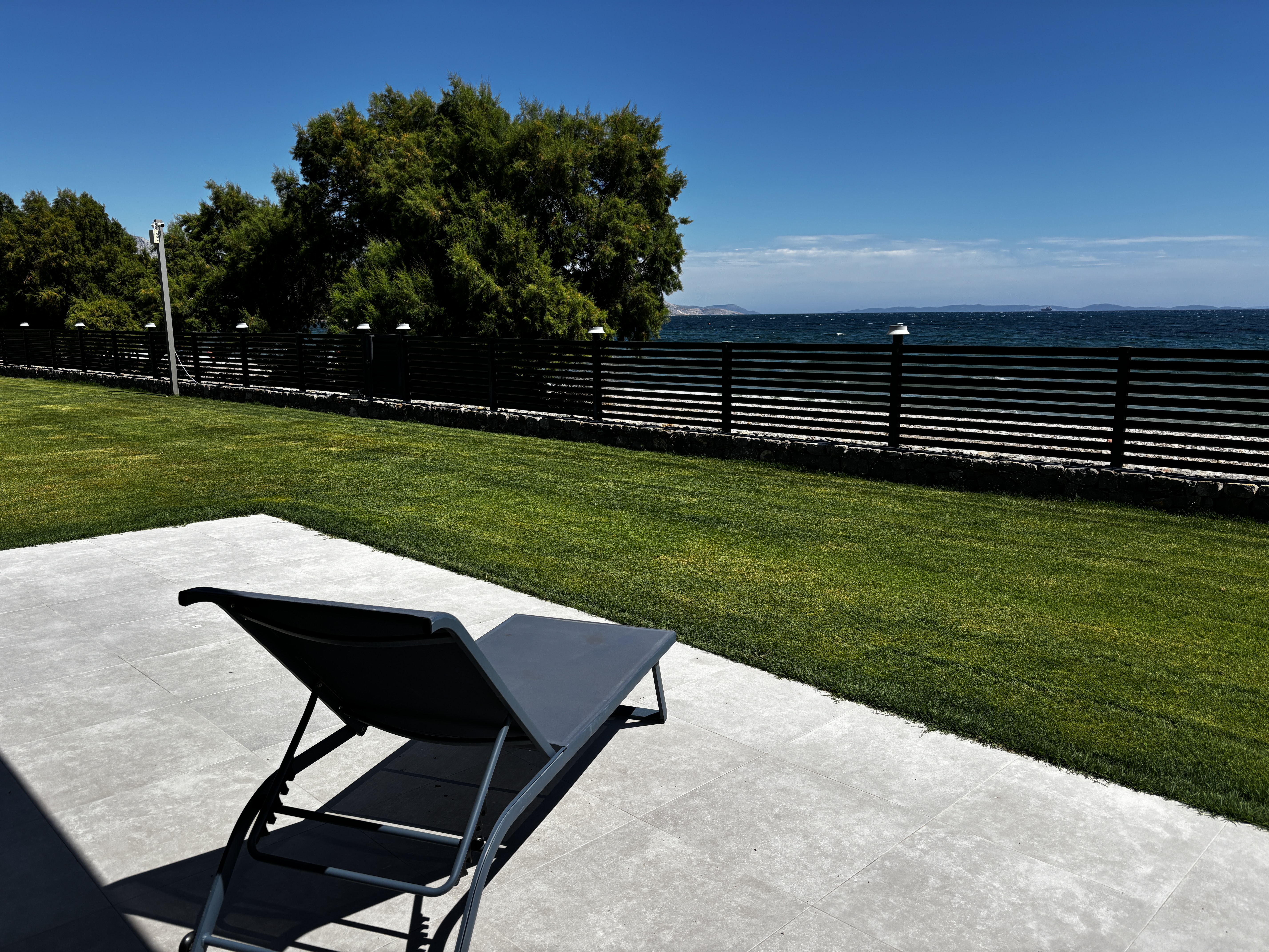 Why Choose Beachfront Living: The Allure of Coastal Homes
