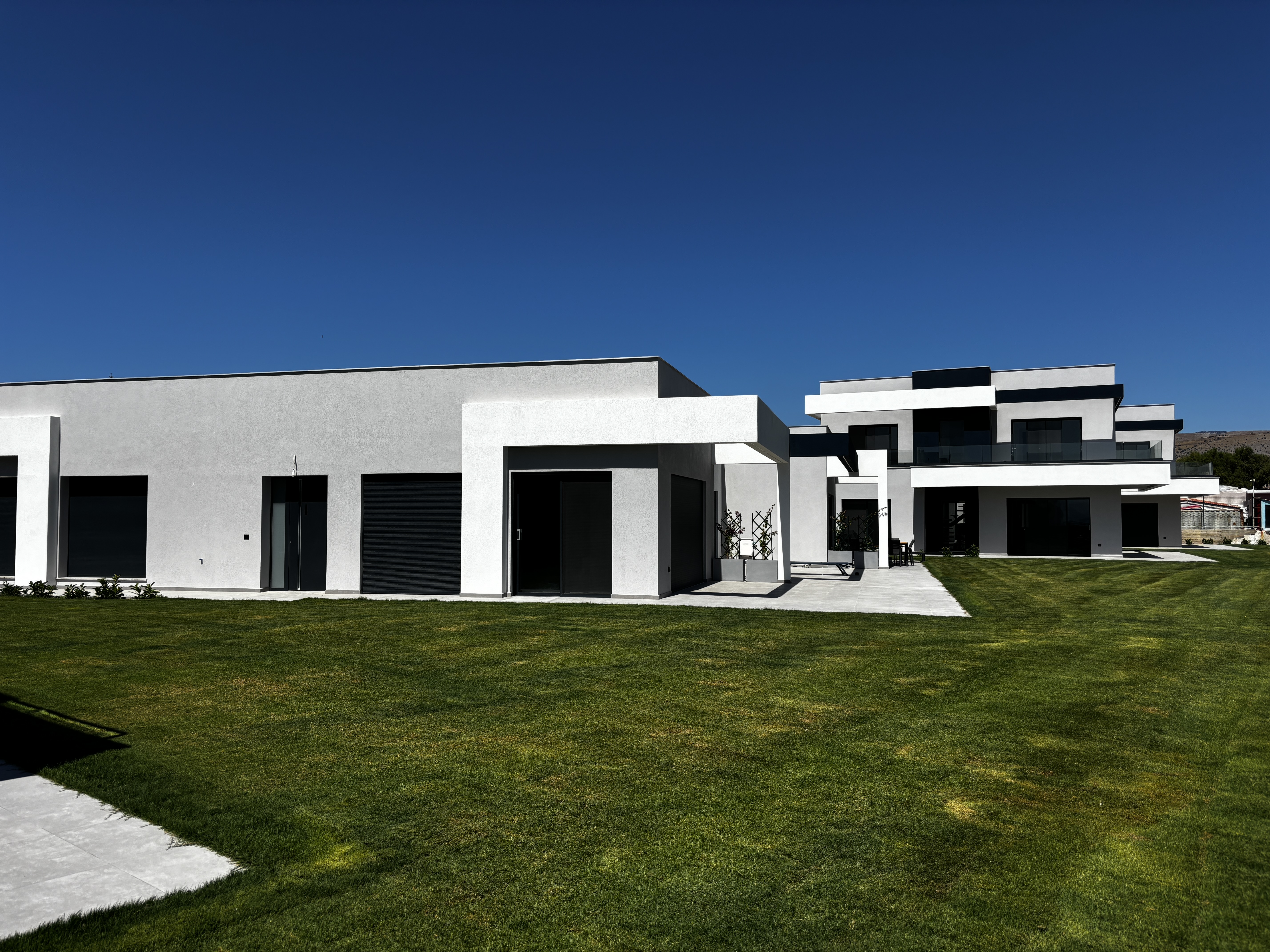 Embracing Minimalism: The ALALINA Approach to Architecture