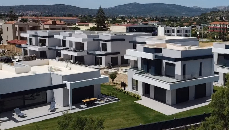 HOUSE 4B